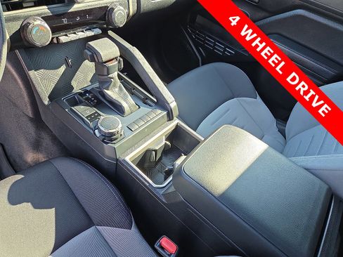 Used 2025 Toyota Tacoma TRD Sport image 25