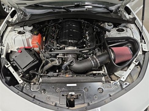 Used 2018 Chevrolet Camaro SS RWD image 8