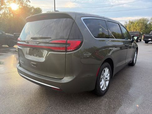 New 2027 Chrysler Pacifica Select FWD image 7