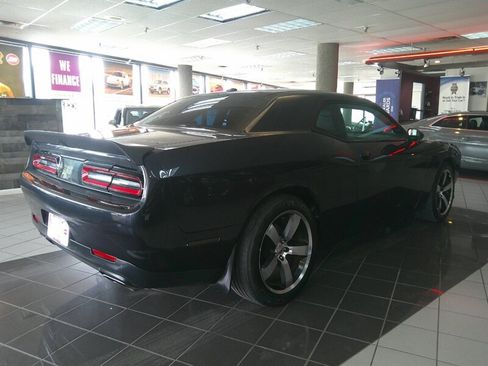 Used 2017 Dodge Challenger R/T w/ Driver Convenience Group RWD image 5