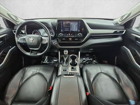 Used 2022 Toyota Highlander Limited FWD image 20