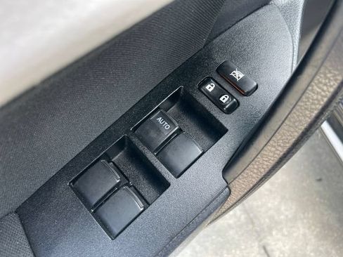 Used 2014 Toyota Corolla LE FWD image 22