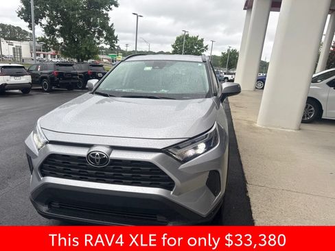 Used 2023 Toyota RAV4 XLE AWD/4WD image 5