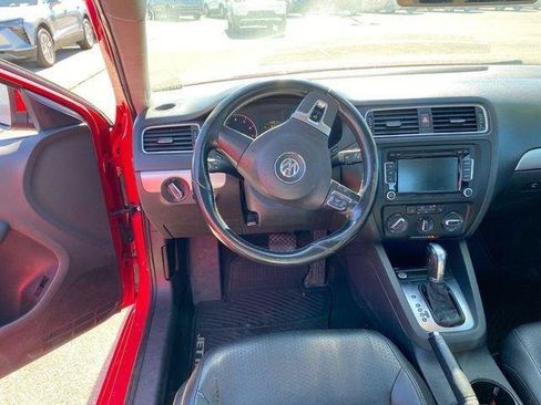 Used 2014 Volkswagen Jetta SE FWD image 29