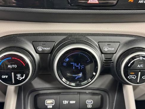 Used 2025 Hyundai Venue SEL FWD image 26