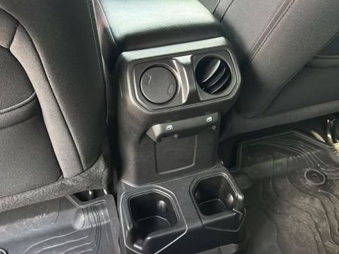 Used 2021 Jeep Gladiator Willys image 20