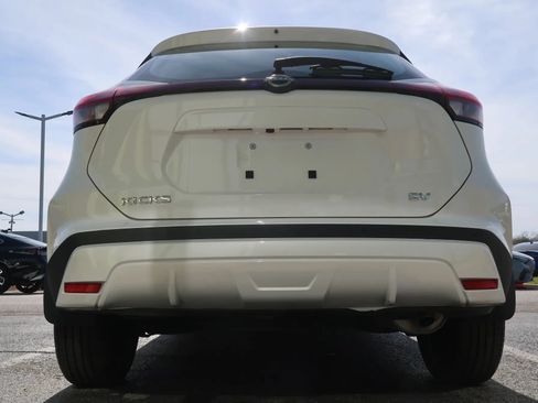 Used 2023 Nissan Kicks SV FWD image 10