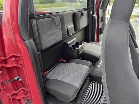 Used 2010 GMC Canyon SLE AWD/4WD image 25