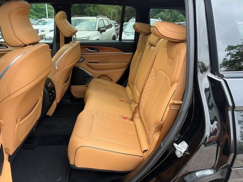Used 2022 Jeep Grand Cherokee Summit AWD/4WD image 15