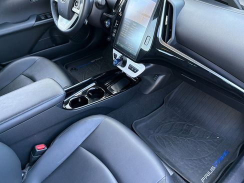 Used 2019 Toyota Prius Prime Premium image 19