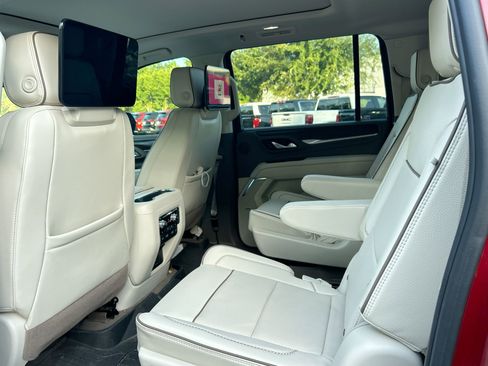 Used 2023 GMC Yukon XL Denali image 32