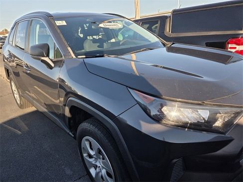 Used 2020 Toyota RAV4 LE image 7