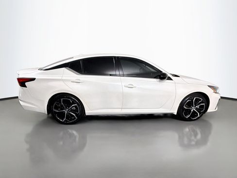Used 2023 Nissan Altima 2.5 SR FWD image 11