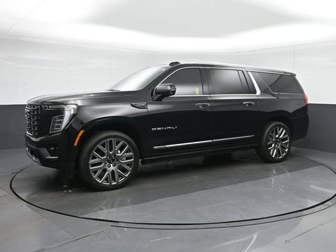 Used 2026 GMC Yukon XL Denali Ultimate AWD/4WD image 3