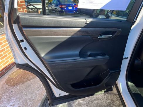 Used 2022 Toyota Highlander Limited image 22