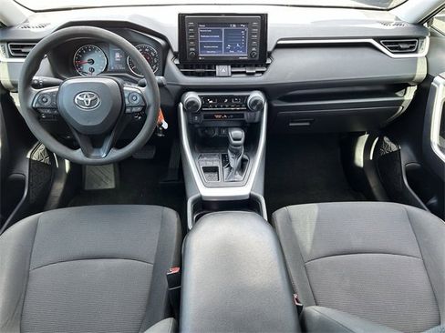 Used 2020 Toyota RAV4 LE image 17
