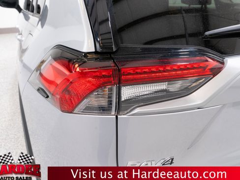Used 2022 Toyota RAV4 LE image 9