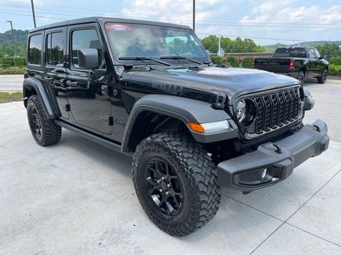Used 2025 Jeep Wrangler Unlimited Sport AWD/4WD image 29