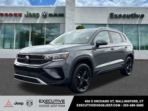 Used 2023 Volkswagen Taos SE AWD/4WD image 1