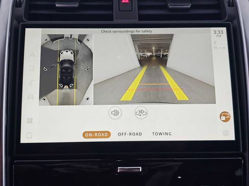 Used 2024 Land Rover Discovery Metropolitan Edition image 28