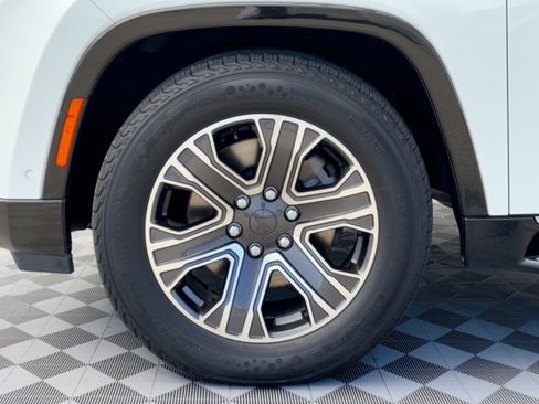 Used 2024 Jeep Wagoneer L Series II w/ Flexible Seating Group RWD image 13