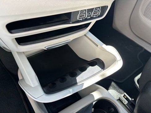 Used 2024 Chrysler Voyager LX FWD image 24