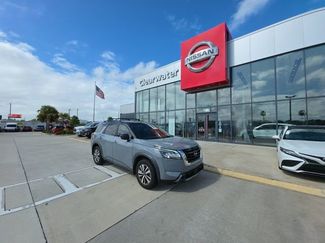 Used 2023 Nissan Pathfinder SL video 1