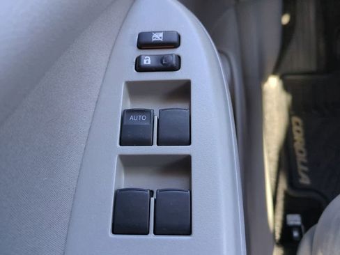 Used 2012 Toyota Corolla L image 20