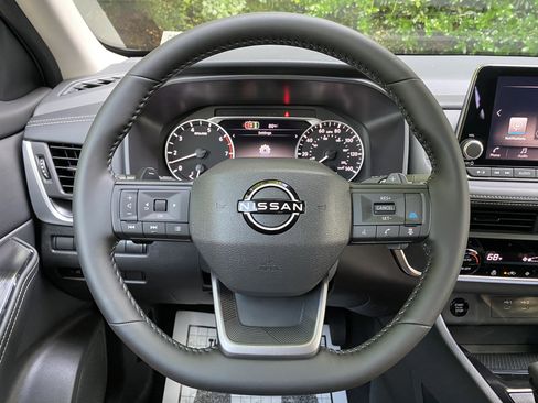 Used 2026 Nissan Rogue Dark Armor FWD image 18