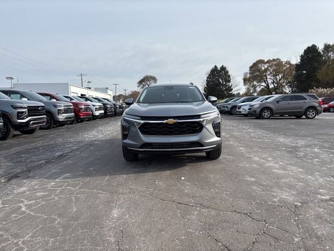 New 2026 Chevrolet Trax LT image 2