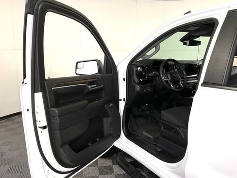 Used 2023 Chevrolet Silverado 1500 RST w/ Redline Edition AWD/4WD image 27
