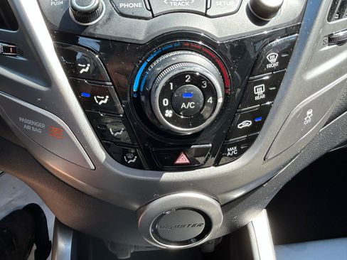 Used 2013 Hyundai Veloster w/ Style Pkg FWD image 22