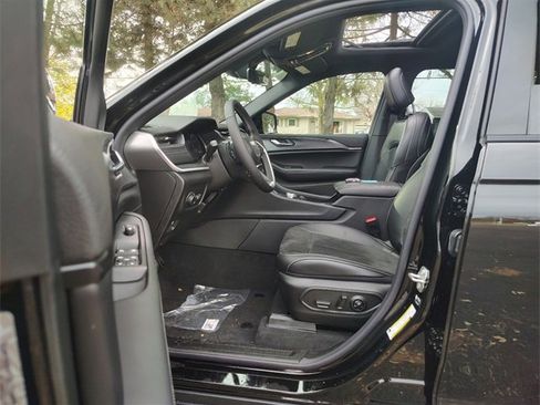 New 2025 Jeep Grand Cherokee Altitude image 2