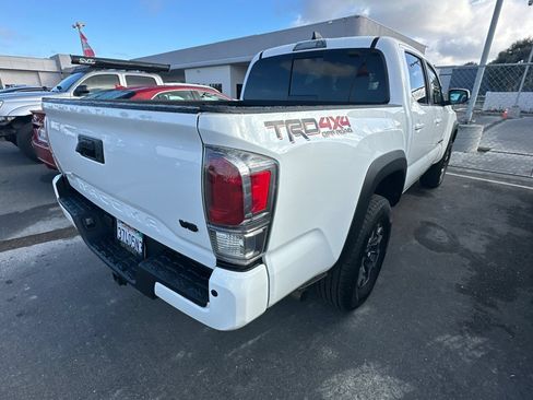 Certified 2022 Toyota Tacoma TRD Off-Road w/ Technology Package AWD/4WD image 5