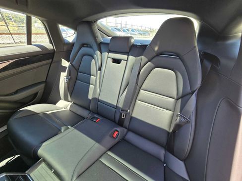 Used 2023 Porsche Panamera RWD image 17
