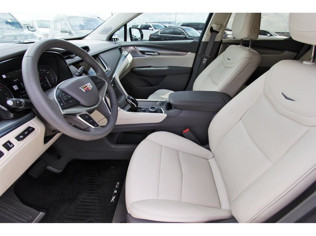 Certified 2023 Cadillac XT5 Premium Luxury w/ Technology Package FWD image 6