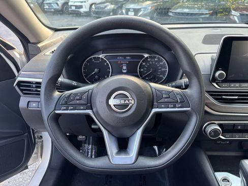 Used 2025 Nissan Altima 2.5 SV FWD image 27