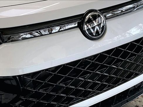 New 2026 Volkswagen Tiguan SE R-Line image 32