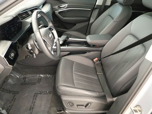 Used 2023 Audi e-tron Premium Plus w/ Premium Plus Package image 24