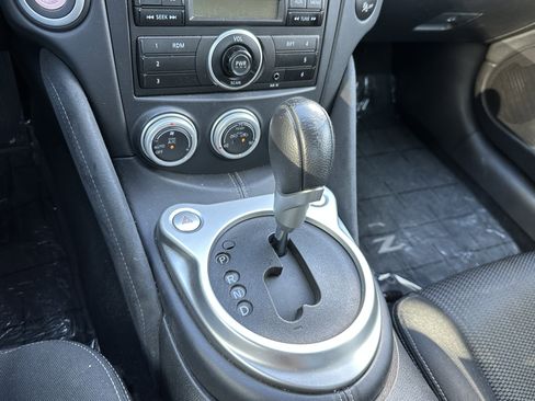 Used 2014 Nissan 370Z Roadster image 29