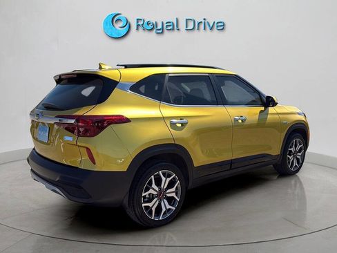 Used 2023 Kia Seltos SX w/ SX Sunroof Package image 6