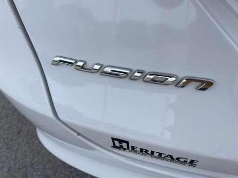 Used 2017 Ford Fusion SE w/ Fusion SE Technology Package image 9