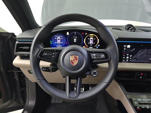 Used 2025 Porsche Macan 4S Electric AWD/4WD image 3