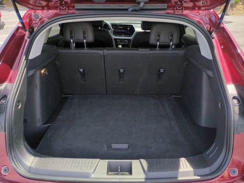 Used 2025 Chevrolet Trax LT FWD image 17