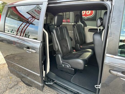 Used 2016 Dodge Grand Caravan SXT FWD image 18