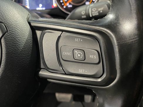 Used 2022 Jeep Gladiator Willys image 19