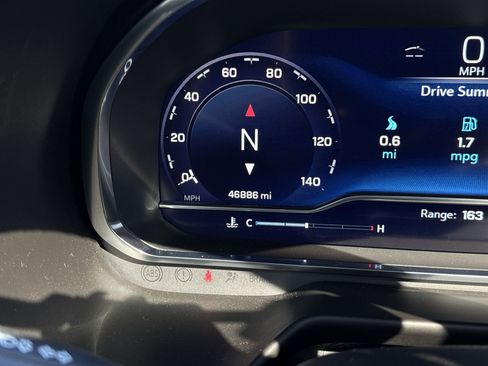 Used 2023 Chevrolet Suburban High Country image 12