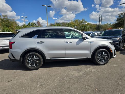 Certified 2023 Kia Sorento EX image 9