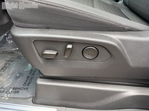 Used 2025 GMC Sierra 1500 Elevation image 17