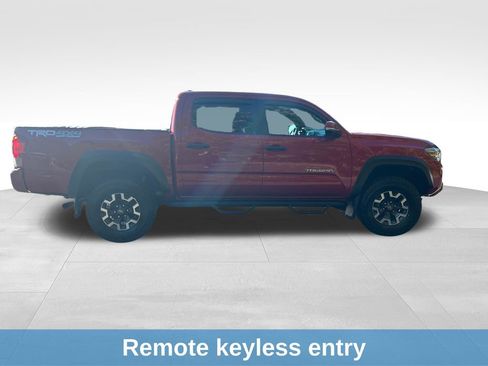 Used 2017 Toyota Tacoma TRD Off-Road AWD/4WD image 9